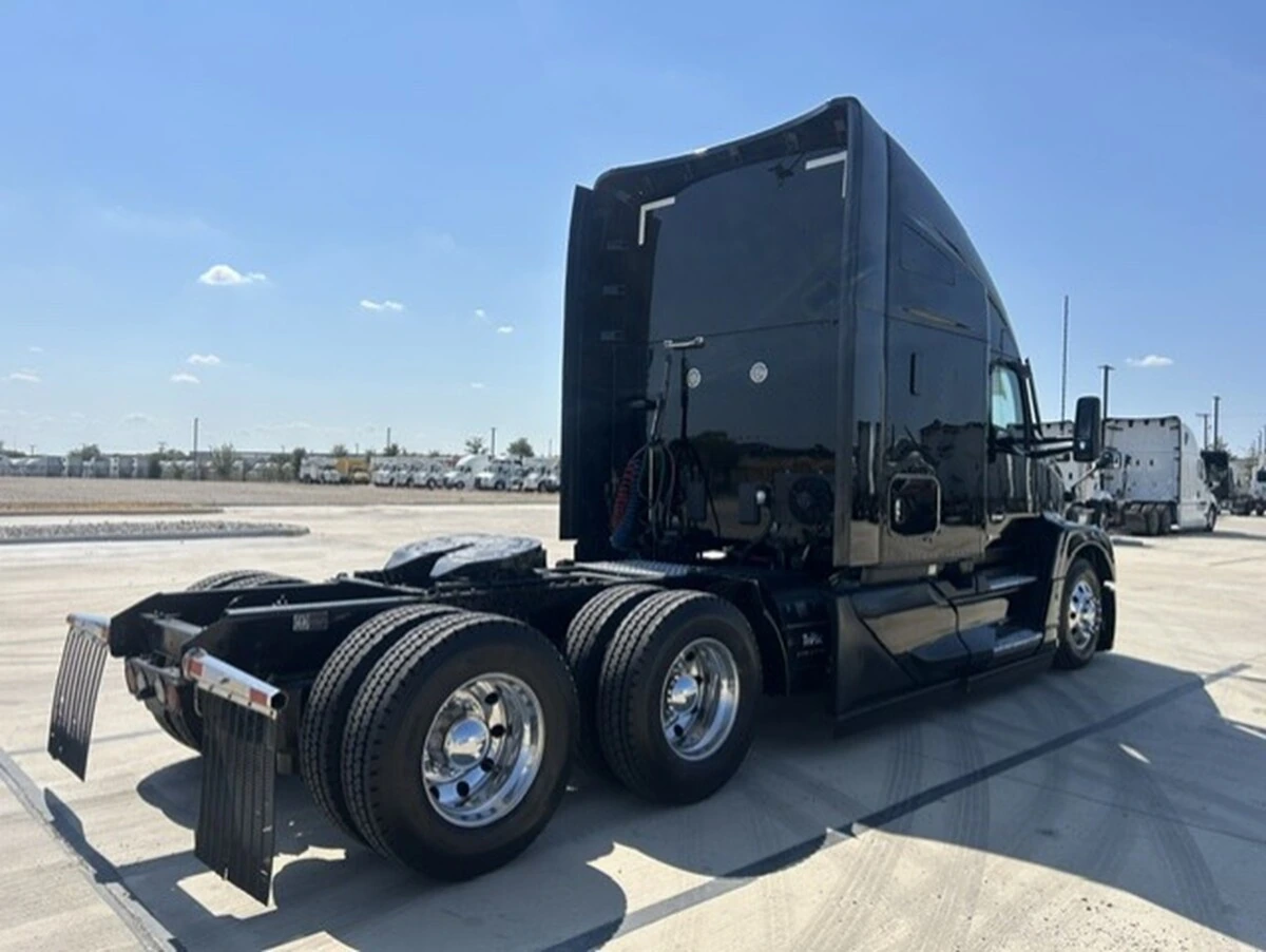 2023 Kenworth T680 — photo 8