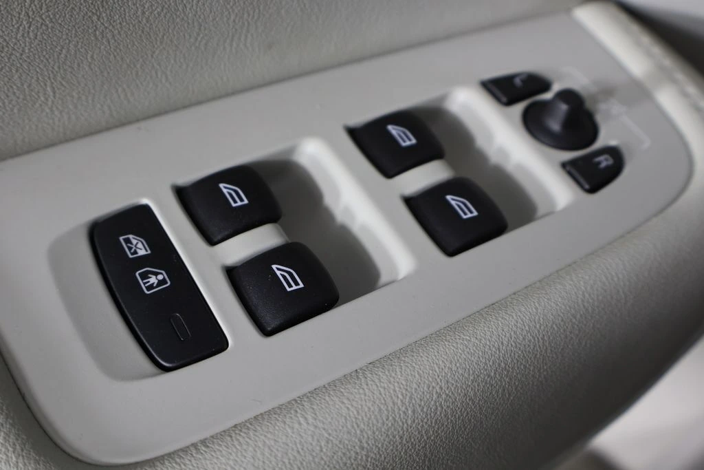 2023 Volvo - image 19