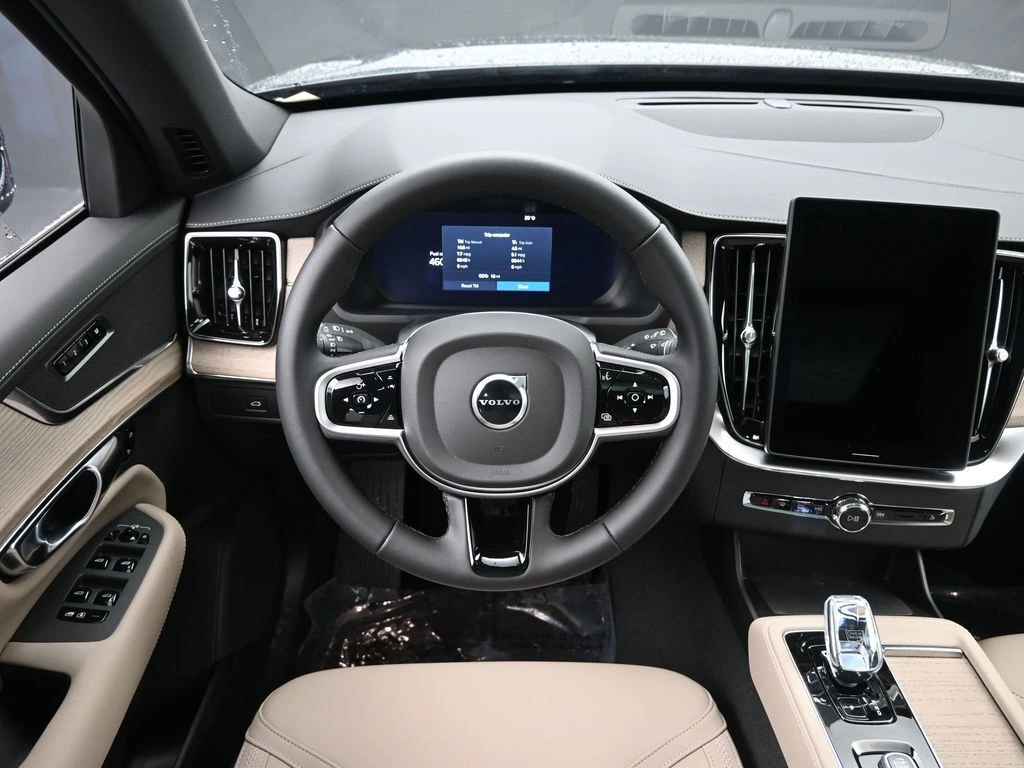 2026 Volvo - image 18