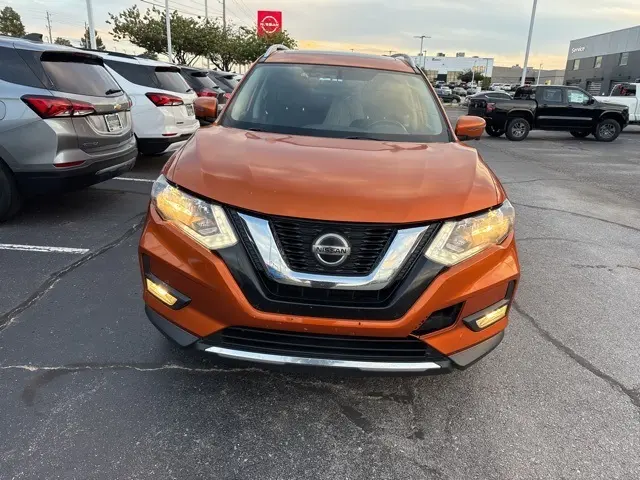 2018 Nissan Rogue SV photo 3