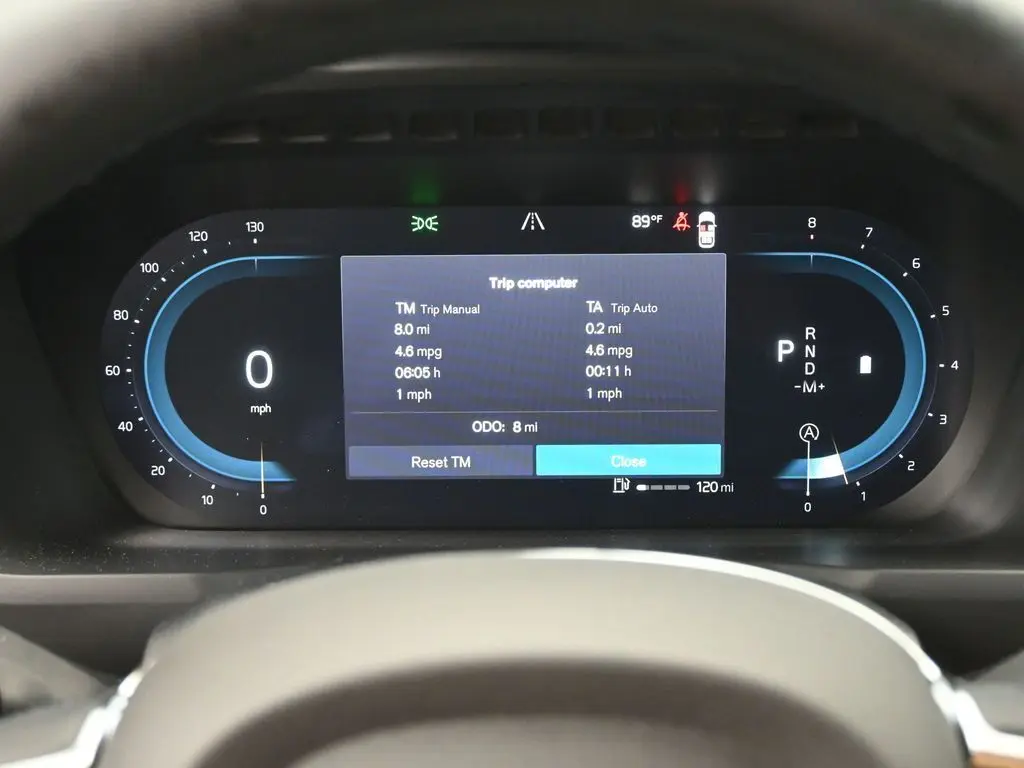 2025 Volvo - image 9