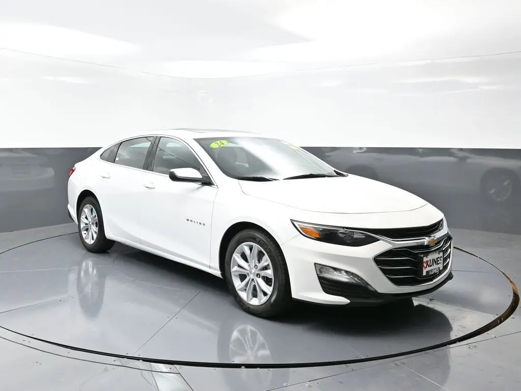 2024 Chevrolet Malibu 1LT photo 3