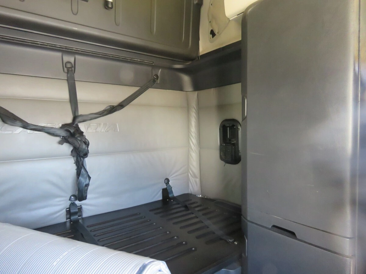 2022 Freightliner Cascadia - image 17