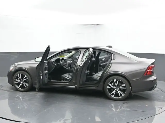 2024 Volvo S60 B5 Core photo 41
