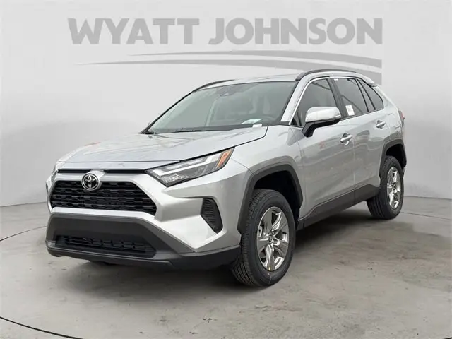 2025 Toyota RAV4 XLE's photo