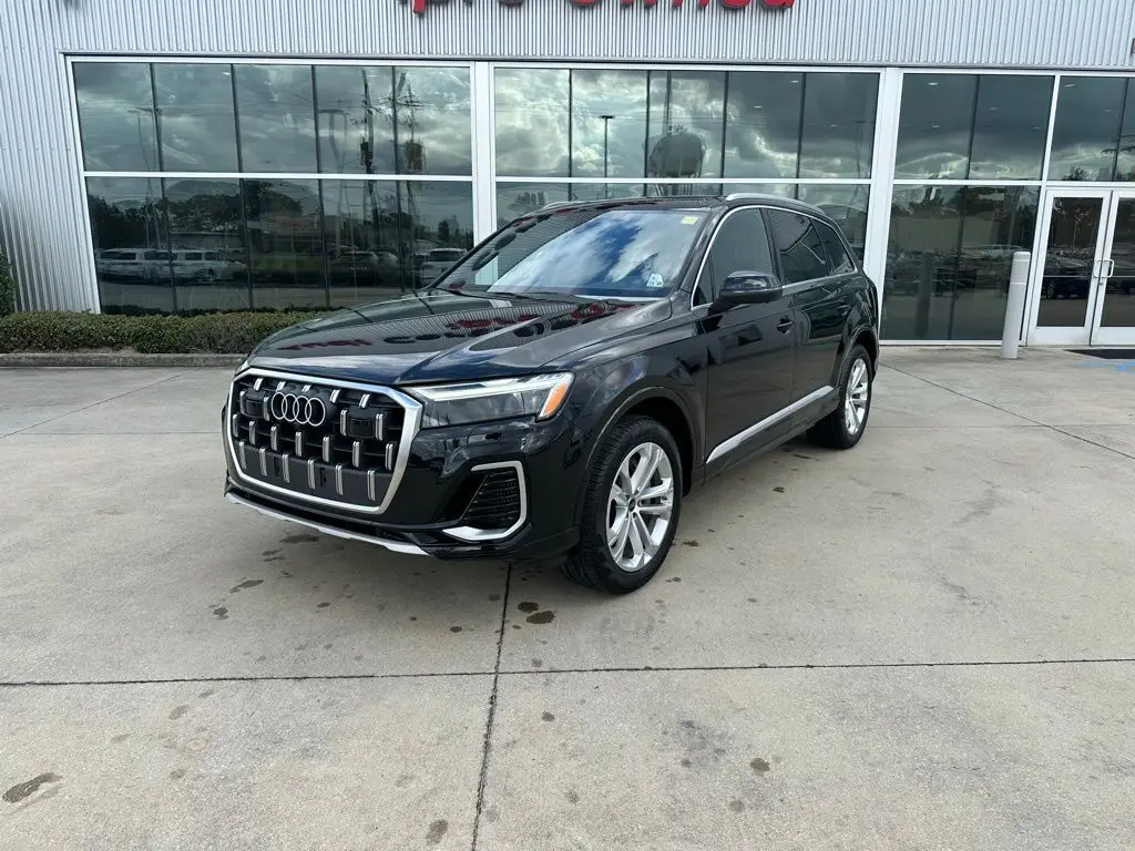 2025 Audi Q7 55 Premium Plus's photo