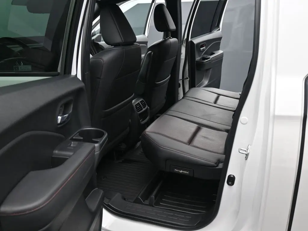 2023 Honda Ridgeline Black Edition photo 16