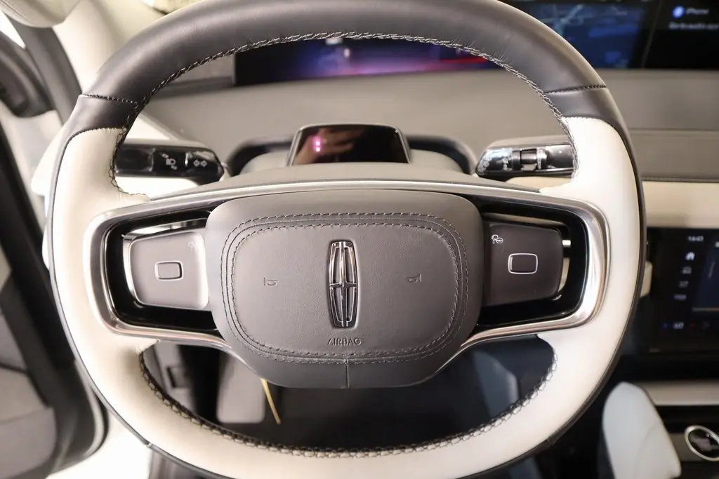 2025 Lincoln Navigator Reserve photo 3