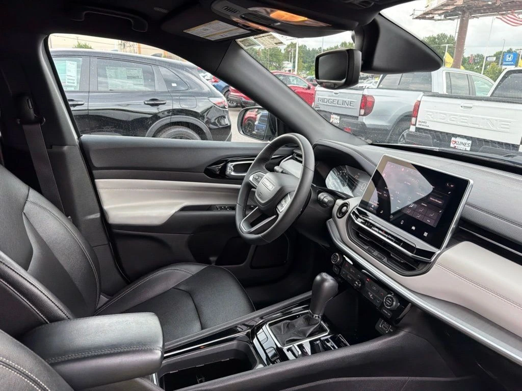 2025 Jeep Compass Limited - Photo 14