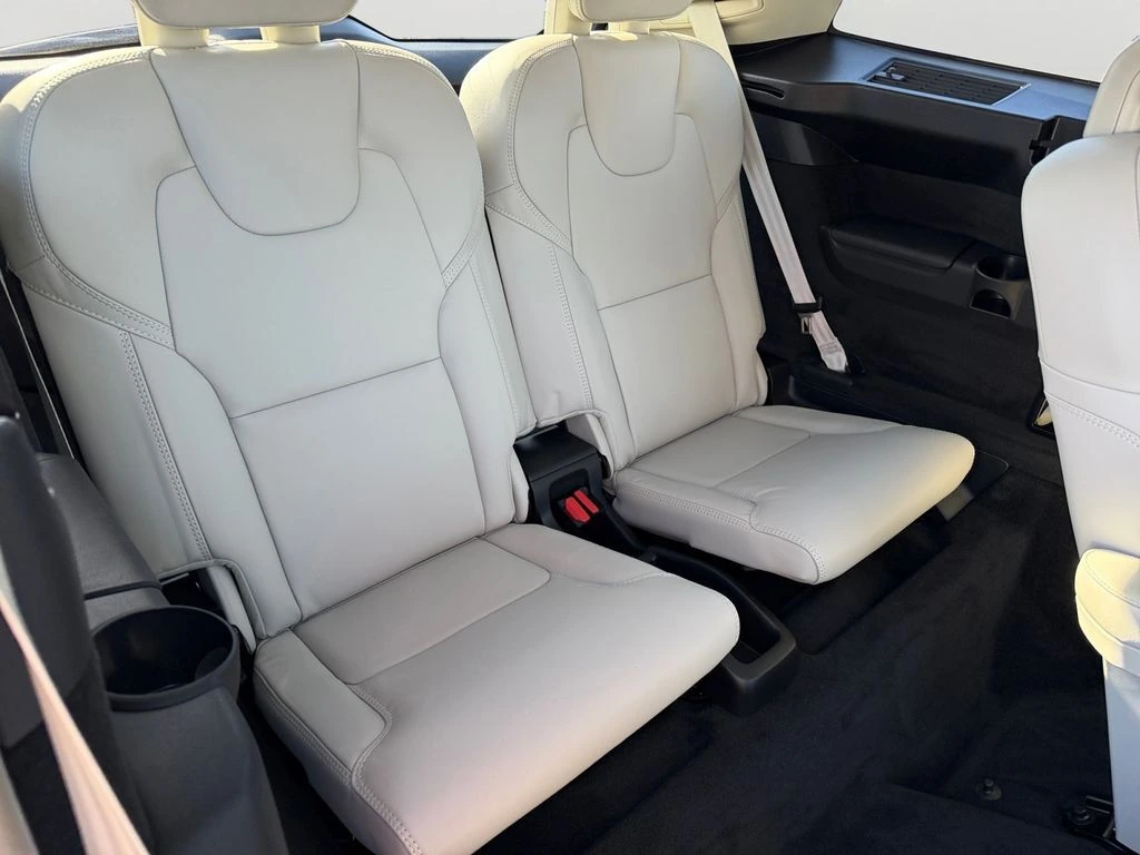 2026 Volvo - image 10
