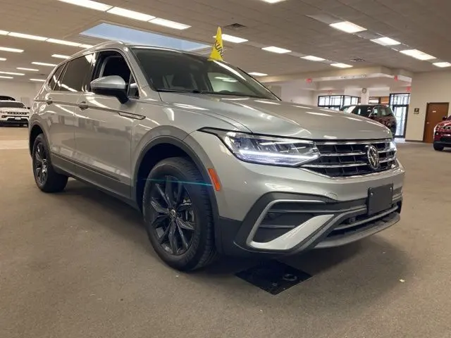 Used 2024 Volkswagen Tiguan Wolfsburg Edition with VIN 3VV3B7AX8RM129563 for sale in Sterling, IL