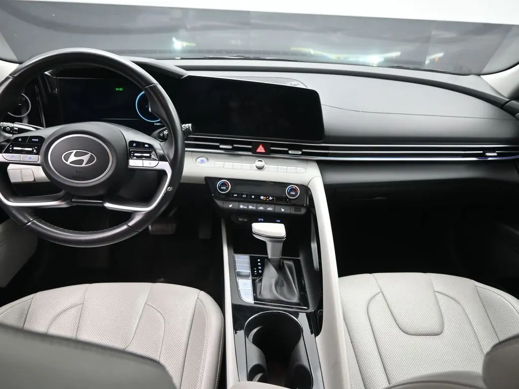 2024 Hyundai Elantra Limited photo 18