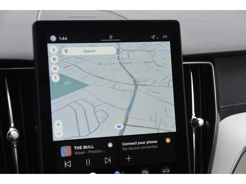 2026 Volvo - image 18