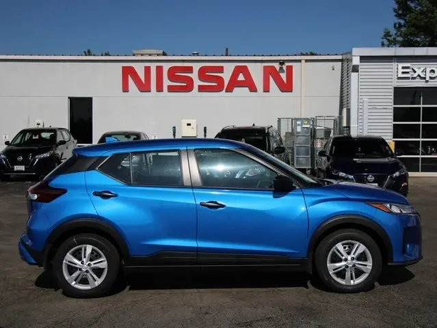 2025 Nissan Kicks Play S photo 10