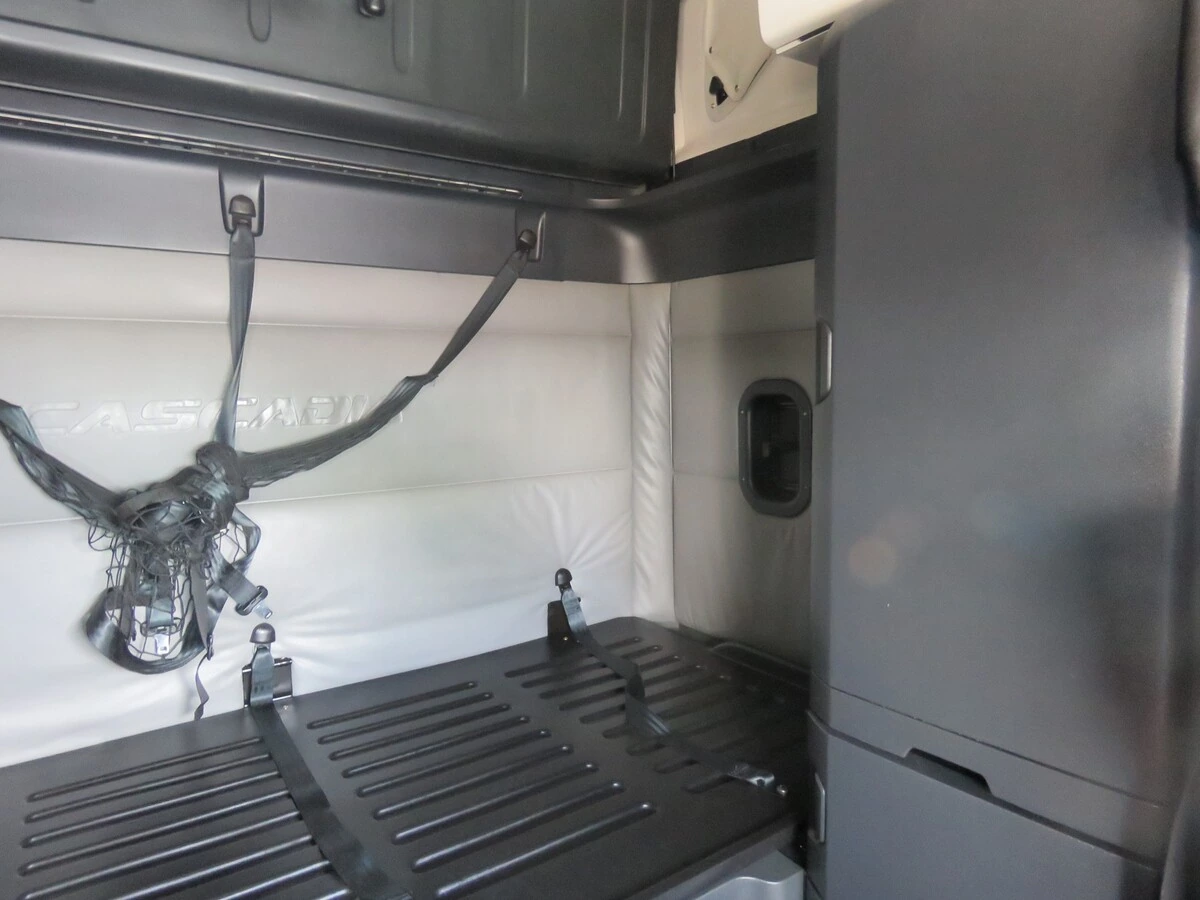 2022 Freightliner Cascadia - image 17