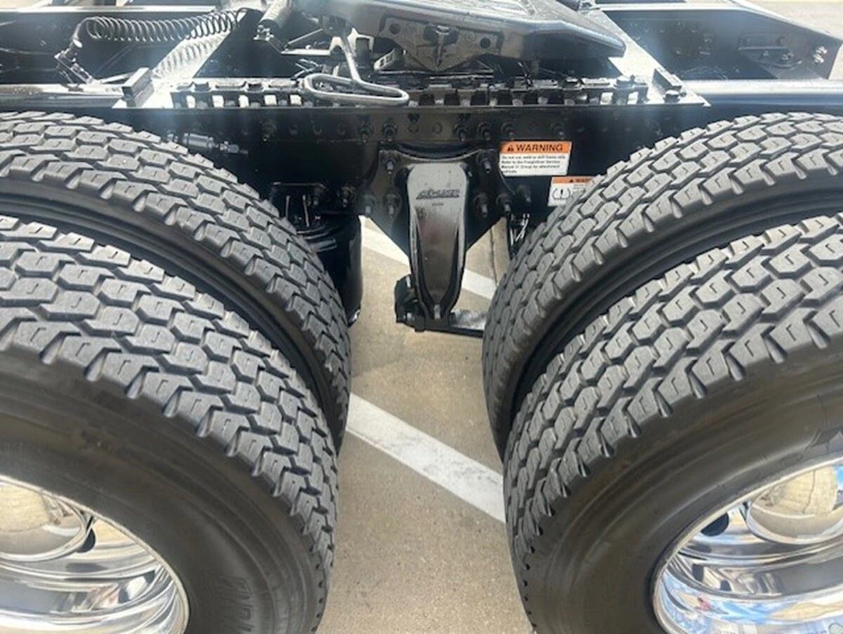 2024 Freightliner Cascadia - image 10