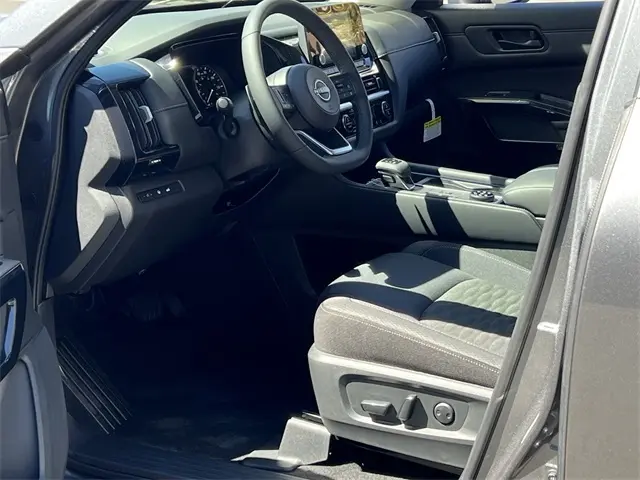 2025 Nissan Pathfinder SV photo 10