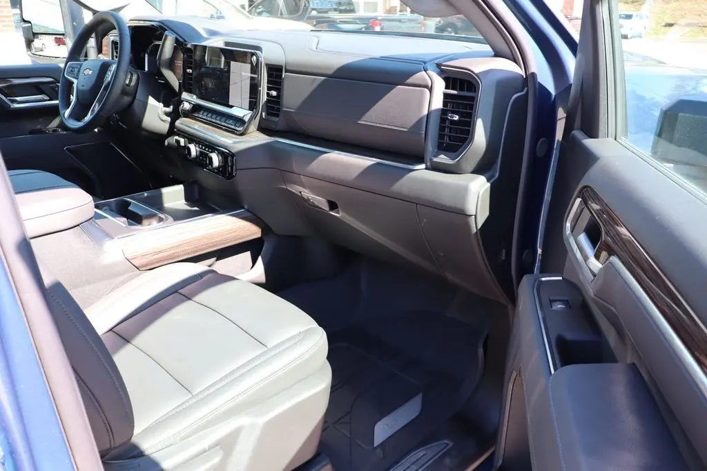2026 Chevrolet Silverado LT photo 44