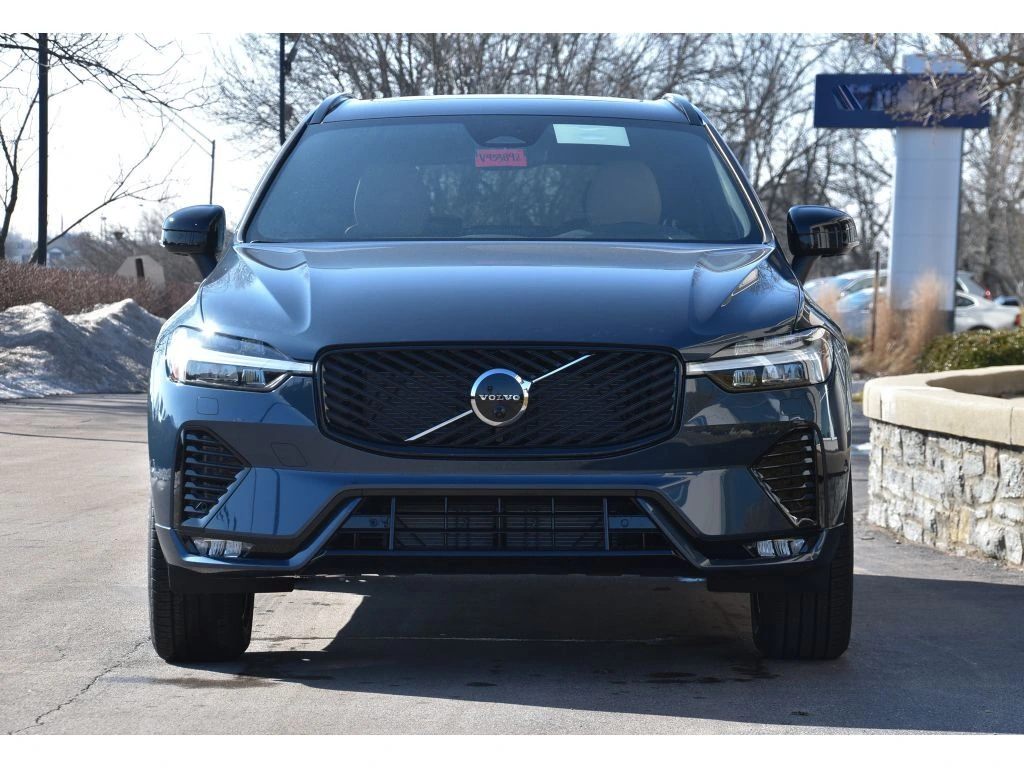 2026 Volvo - image 8