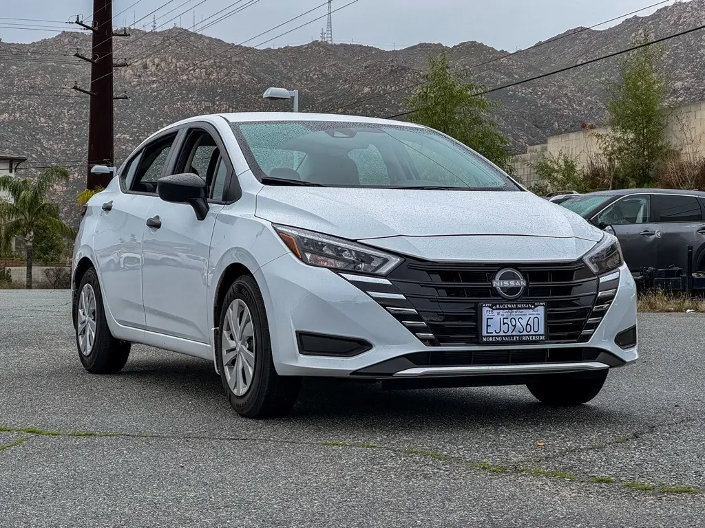 2025 Nissan Versa S's photo