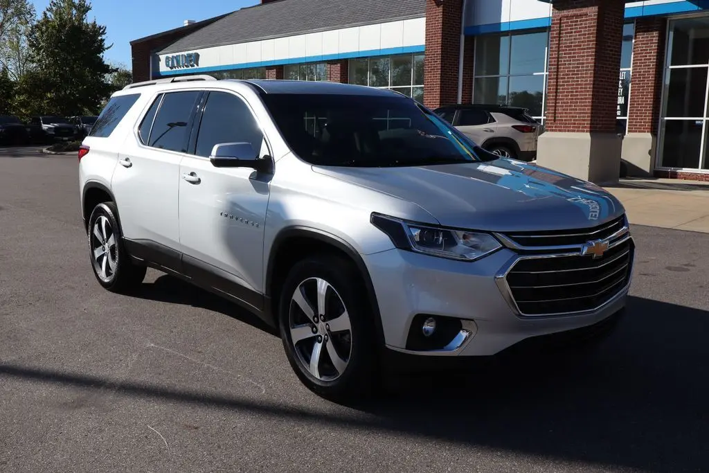 2021 Chevrolet Traverse Leather photo 2