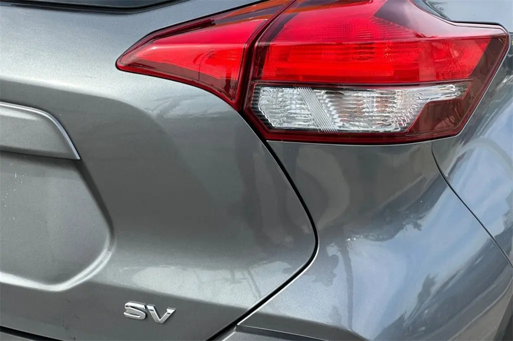2020 Nissan Kicks SV photo 23