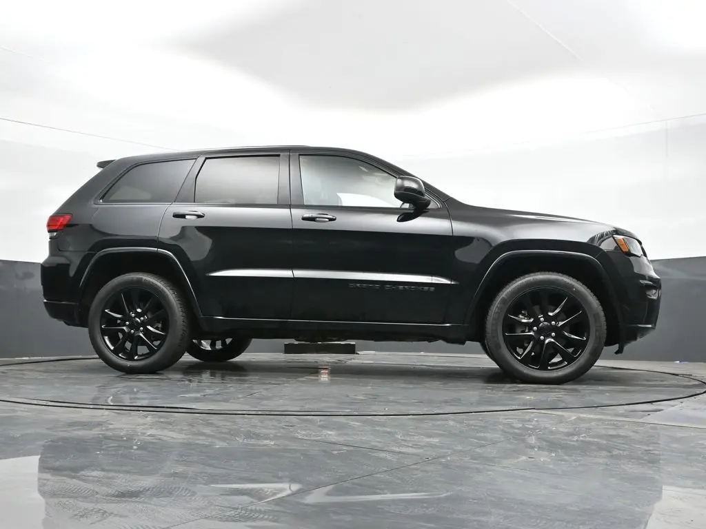 2019 Jeep Grand Cherokee Altitude photo 38