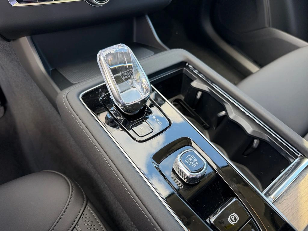 2026 Volvo - image 23