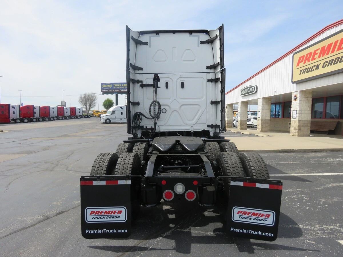 2024 Freightliner Cascadia - image 5