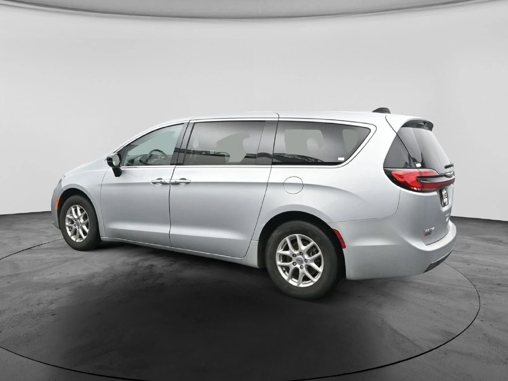 2024 Chrysler Pacifica Touring L - Photo 8
