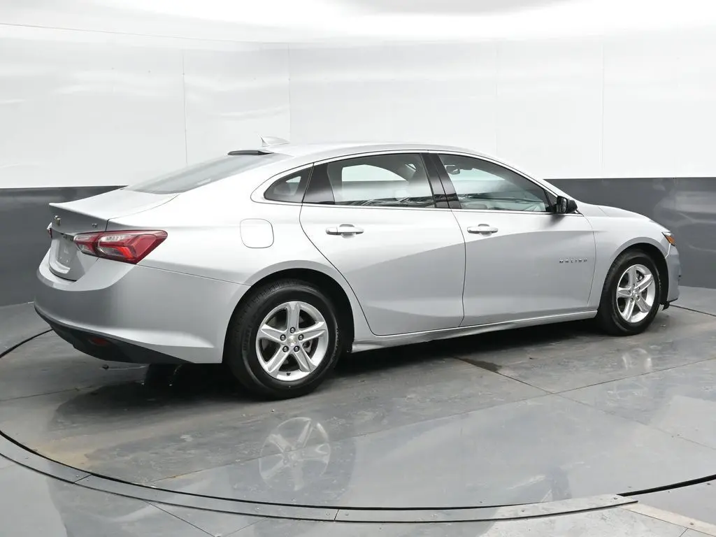 Used 2022 Chevrolet Malibu 1LT with VIN 1G1ZD5ST0NF157864 for sale in Sycamore, IL
