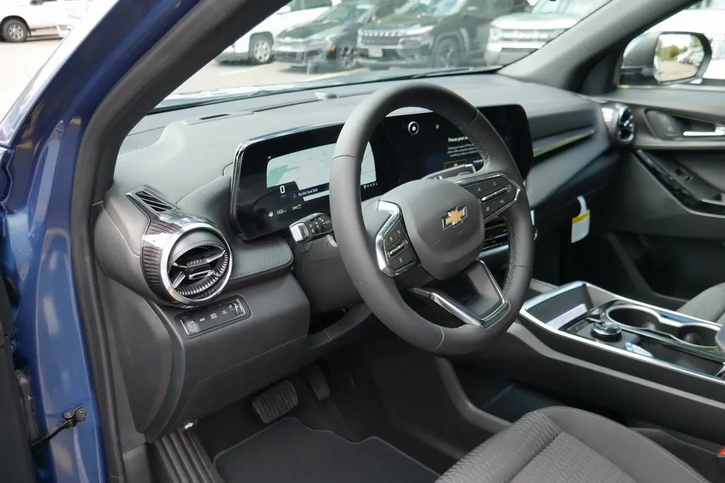 2026 Chevrolet Equinox LT photo 9