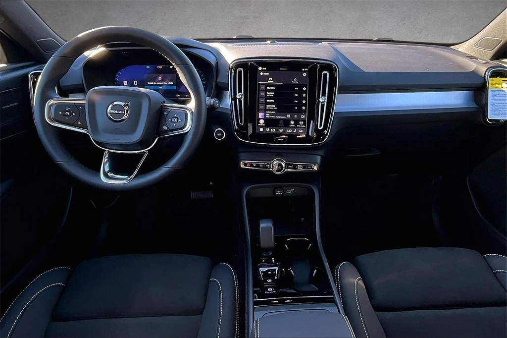 2026 Volvo - image 5