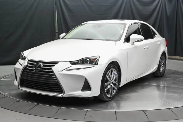 2019 Lexus IS 300 photo 6