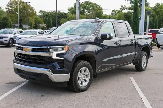 2023 Chevrolet Silverado 1500 LT1 photo 3