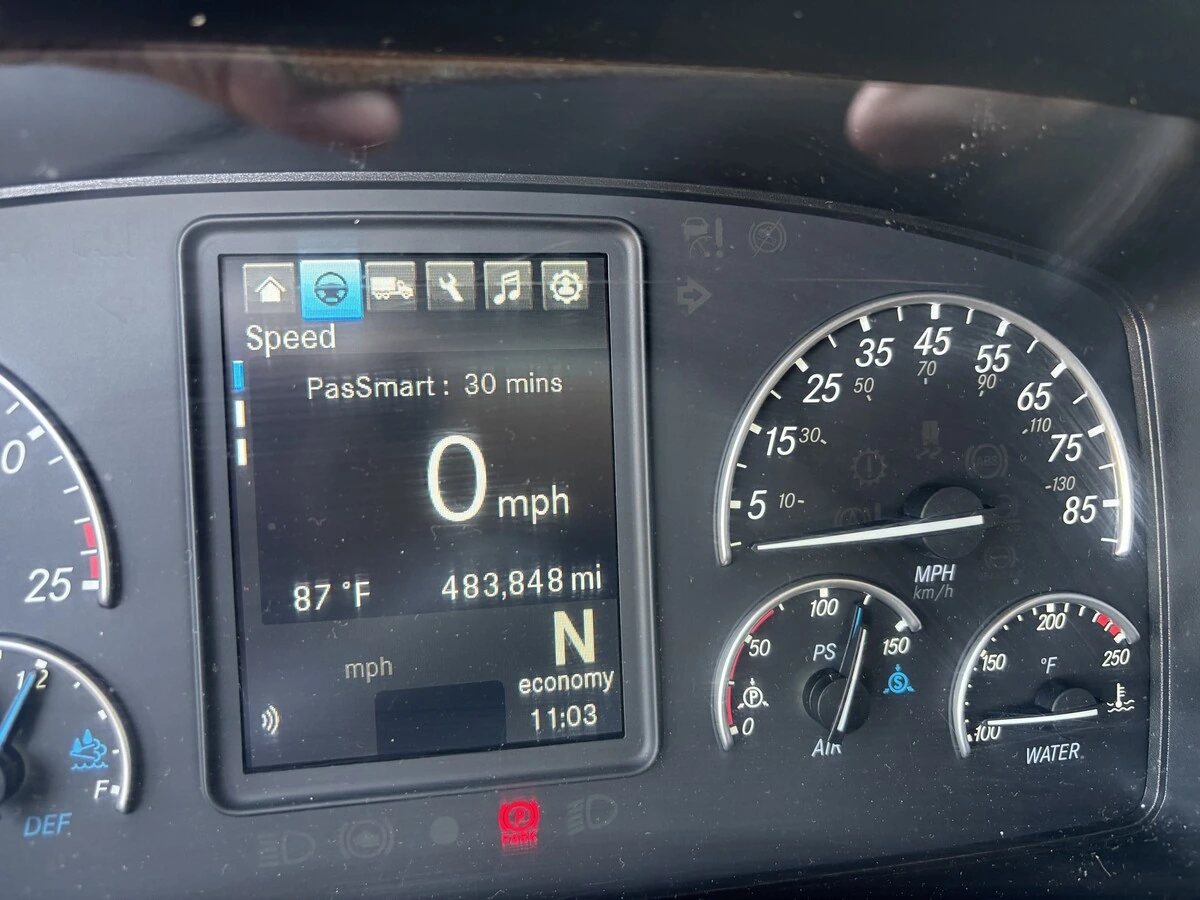 2022 Freightliner Cascadia — photo 3