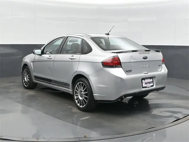 2011 Ford Focus SES photo 5