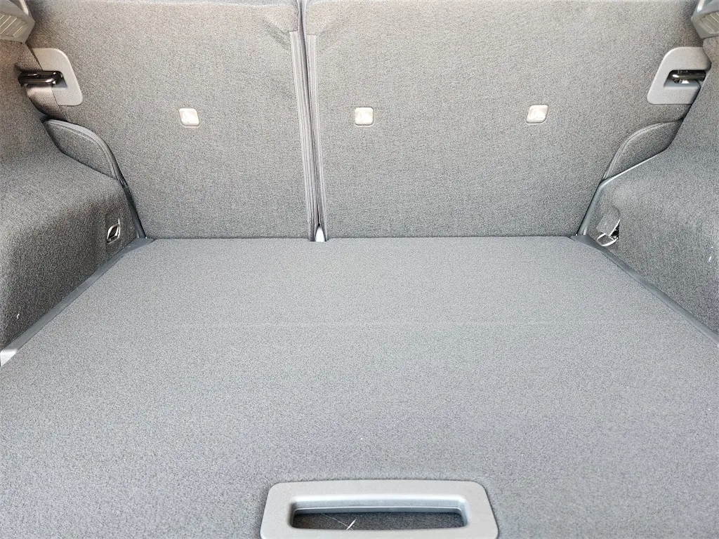 2025 Nissan Kicks SV photo 19