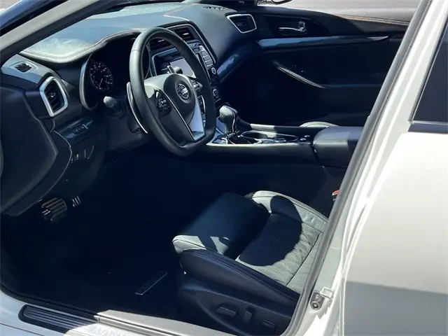 2021 Nissan Maxima SR photo 10
