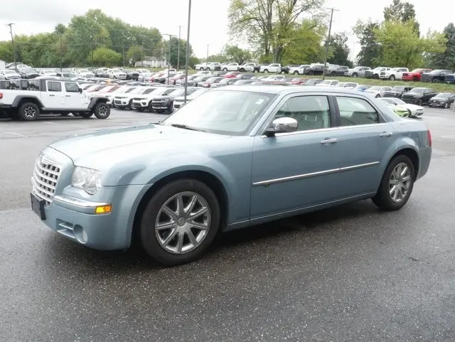 2009 Chrysler 300 C photo 2