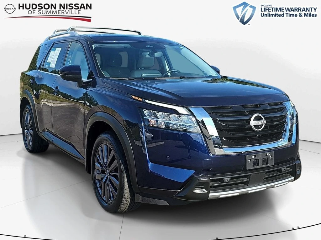 2023 Nissan Pathfinder SL 4WD's photo