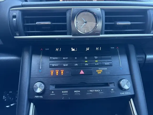 2018 Lexus IS 300 photo 23