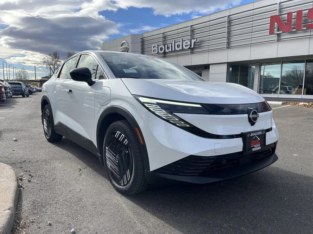 2026 Nissan Leaf S photo 2