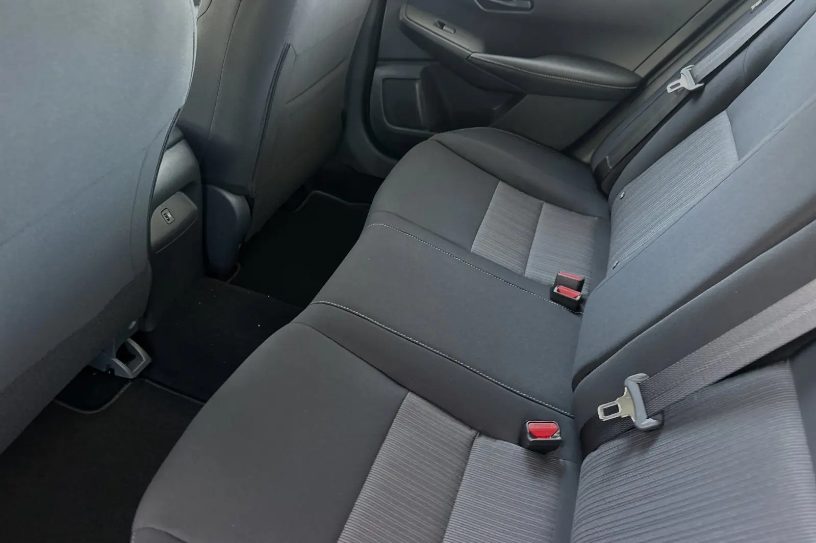 2025 Nissan Sentra SV photo 9