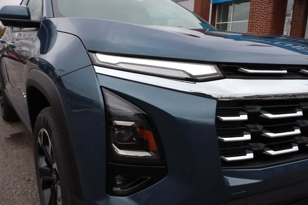 2026 Chevrolet Equinox LT photo 3