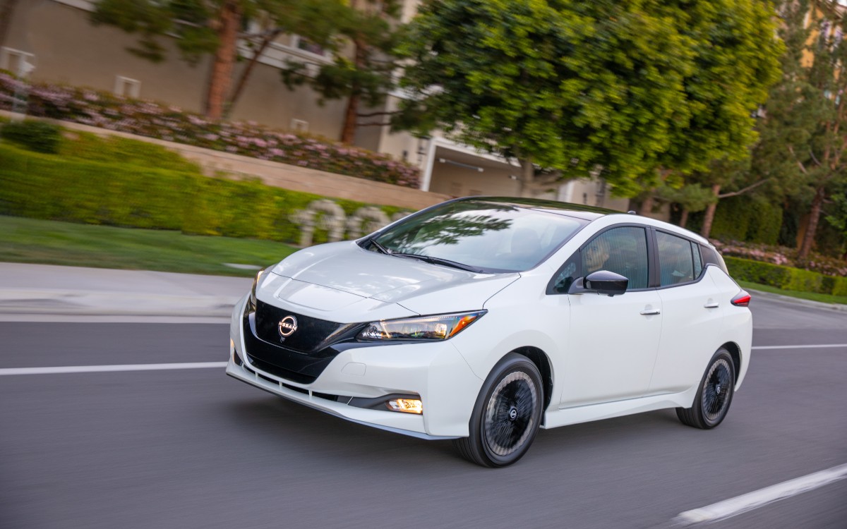 2024 Nissan LEAF Exterior Driver Side Front Profile