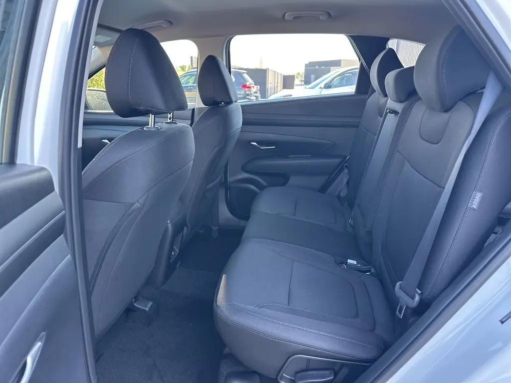 2026 Hyundai Tucson SE photo 18