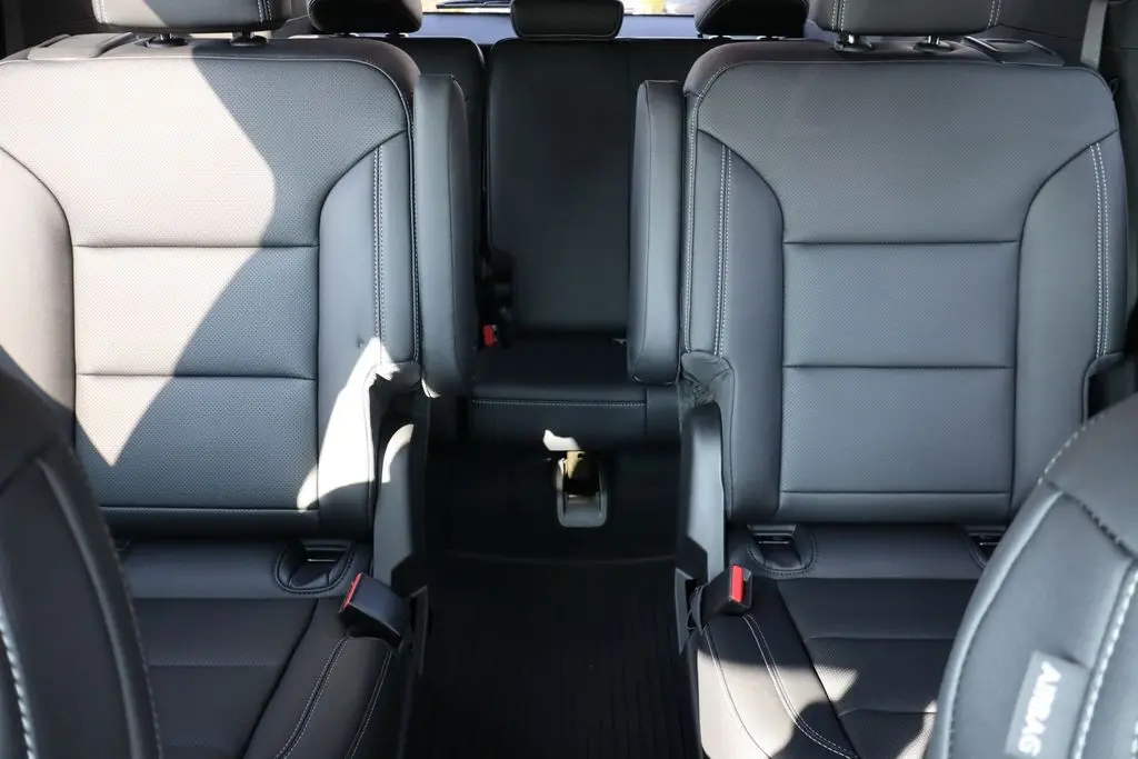 2026 Chevrolet Traverse 2LT photo 37