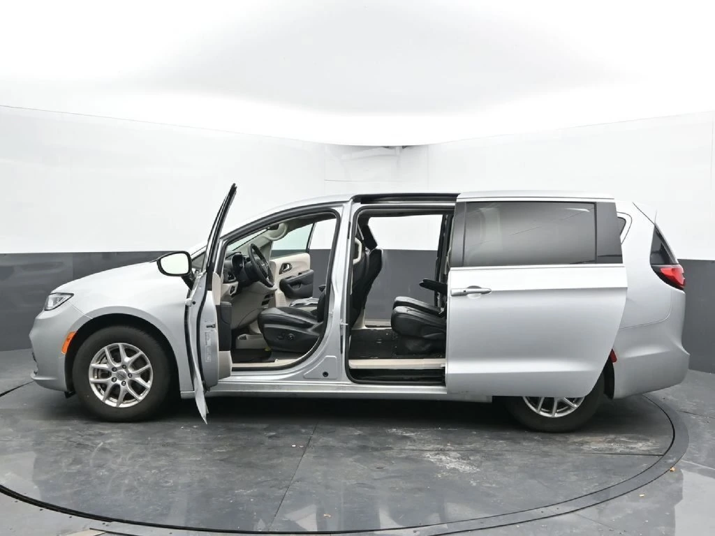2024 Chrysler Pacifica Touring L - Photo 56