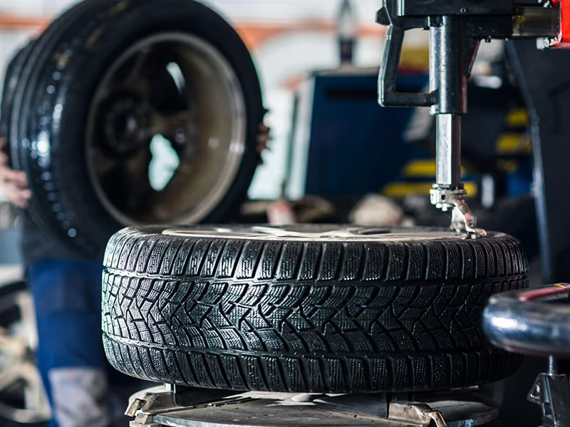 How does BMW Tire Service system work